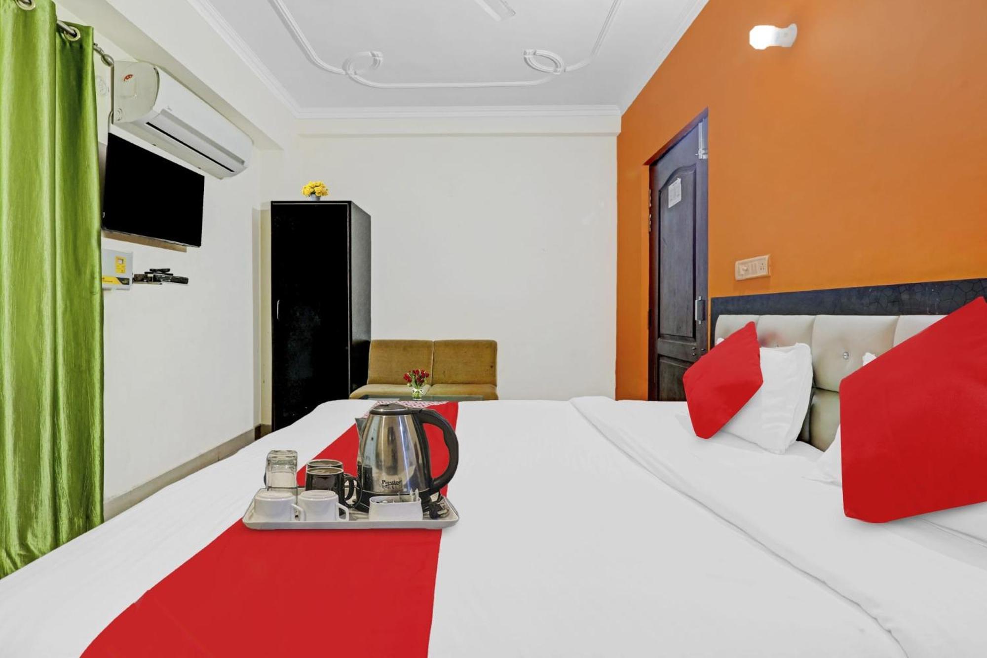 Hotel O J.D Palace Chinhat Екстер'єр фото