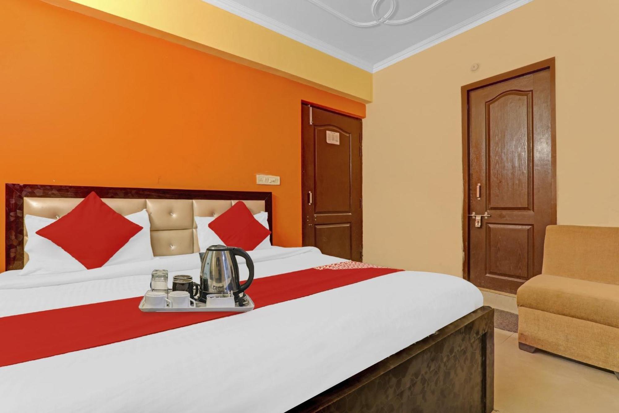 Hotel O J.D Palace Chinhat Екстер'єр фото
