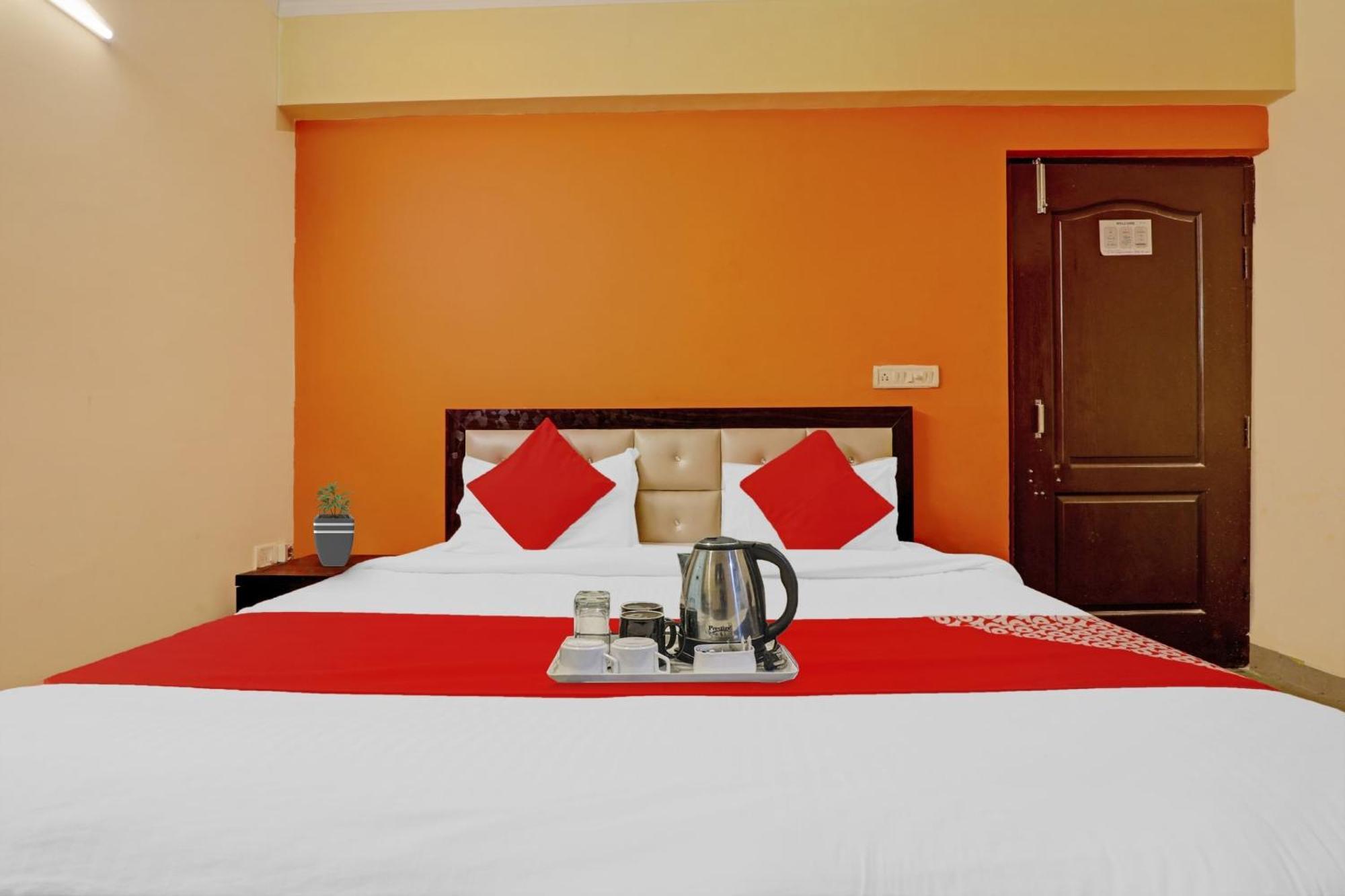 Hotel O J.D Palace Chinhat Екстер'єр фото