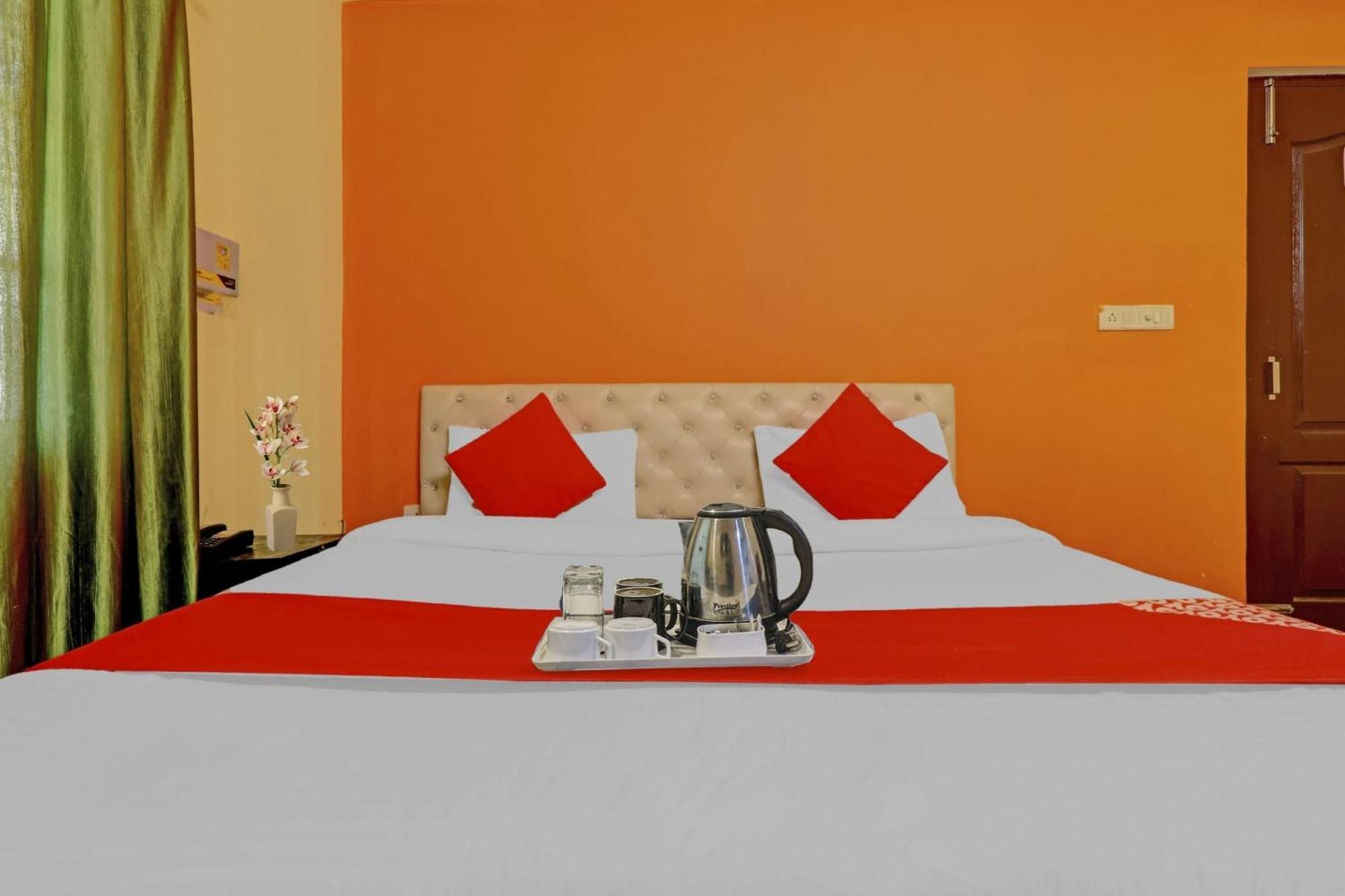 Hotel O J.D Palace Chinhat Екстер'єр фото