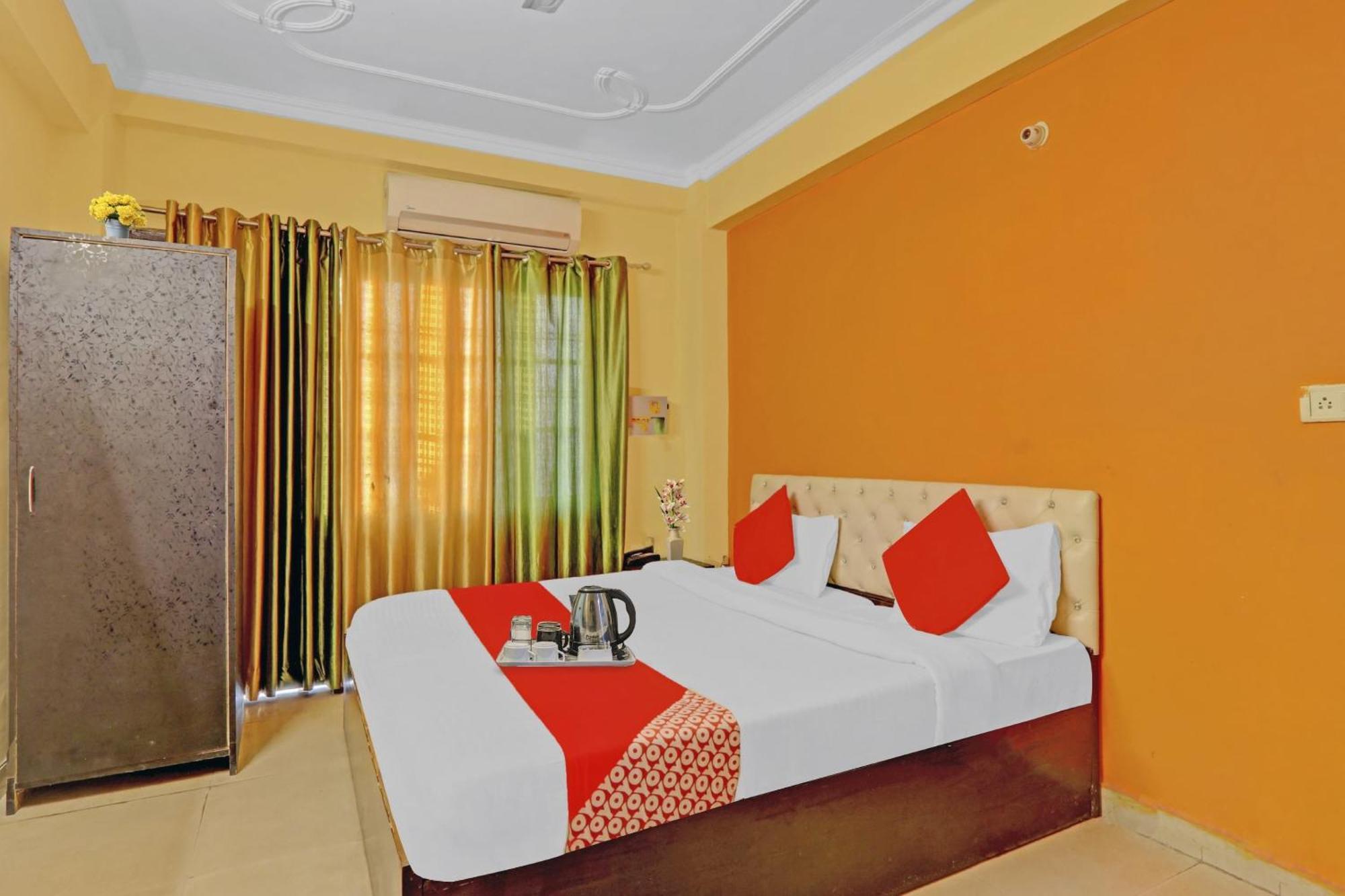 Hotel O J.D Palace Chinhat Екстер'єр фото