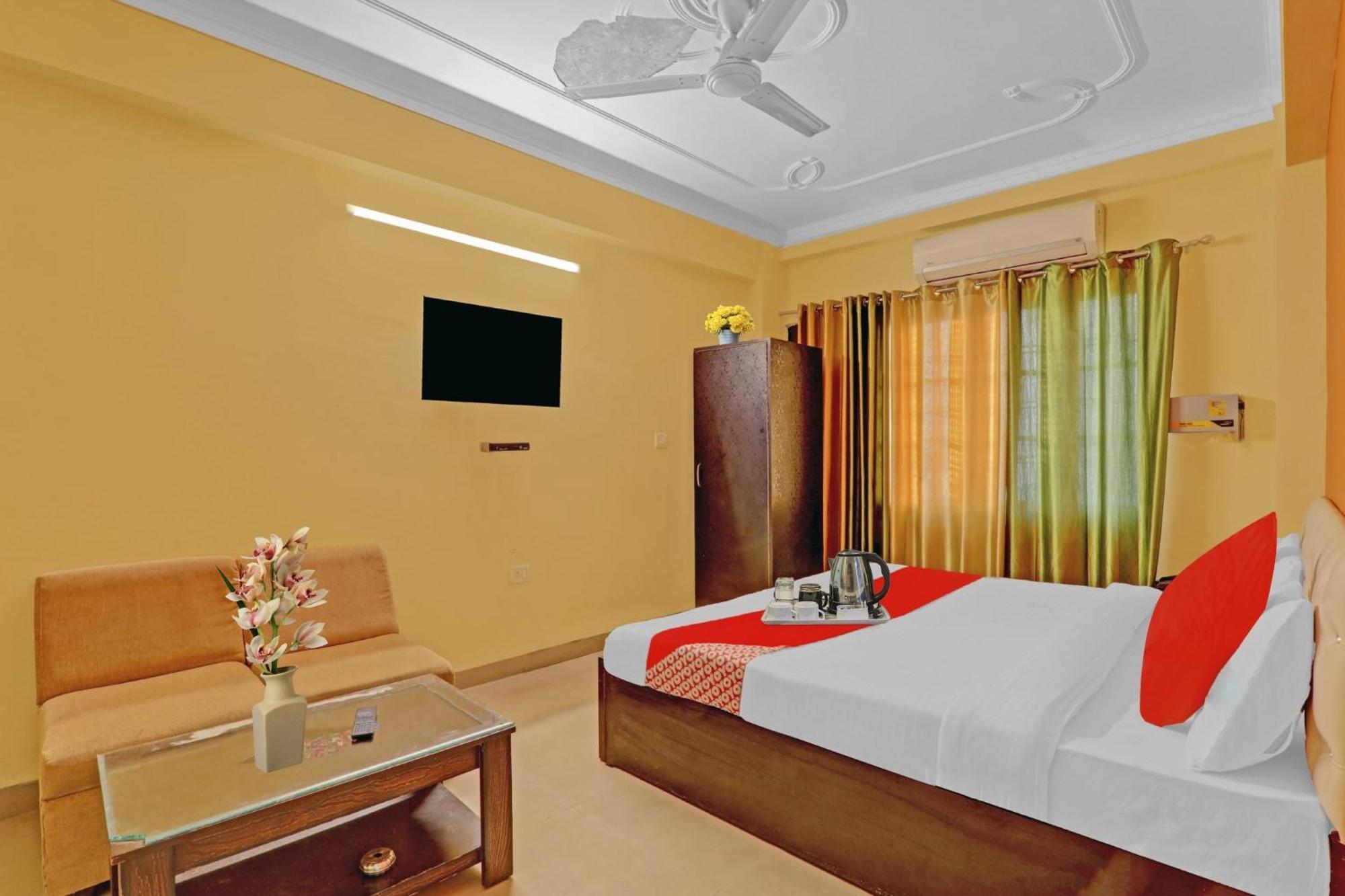 Hotel O J.D Palace Chinhat Екстер'єр фото